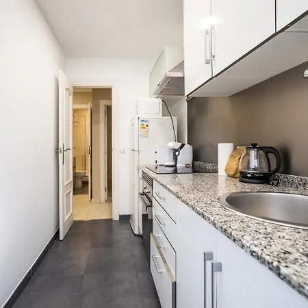 12tog1035 - Spacious Near Camp Nou Apartment