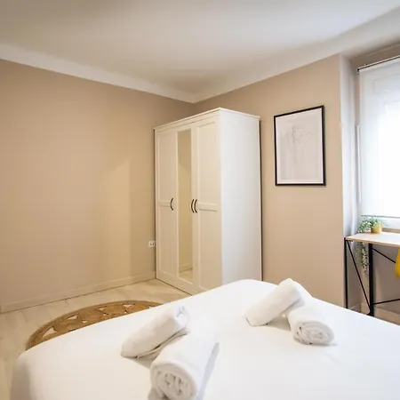 12tog1035 - Spacious Near Camp Nou Apartment *